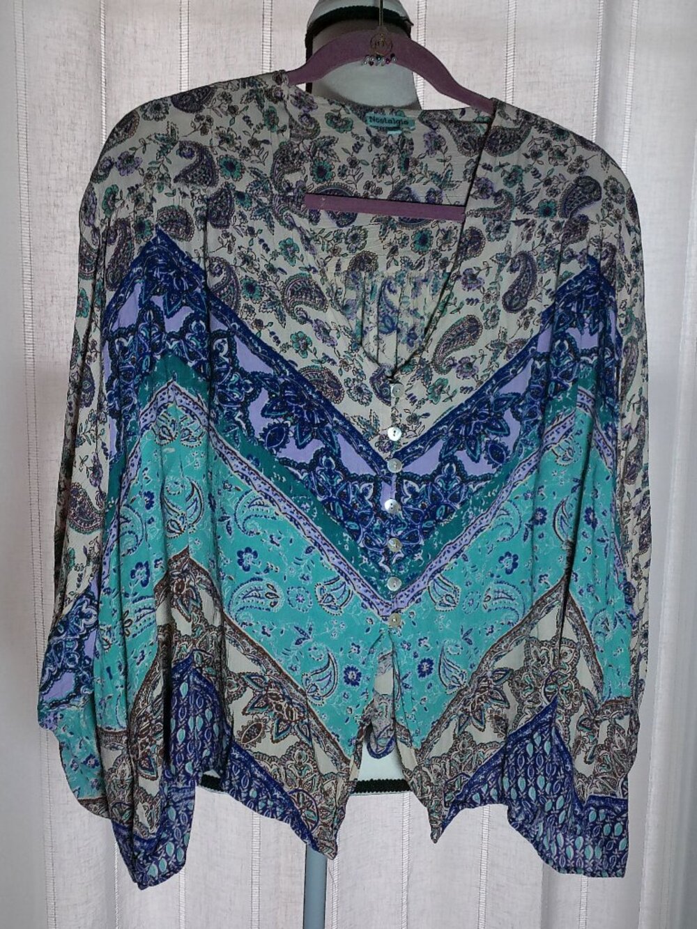 NOSTALGIA Elbow Sleeve V-Neck Button-Up Cream & Blue Paisley Design Blouse XL